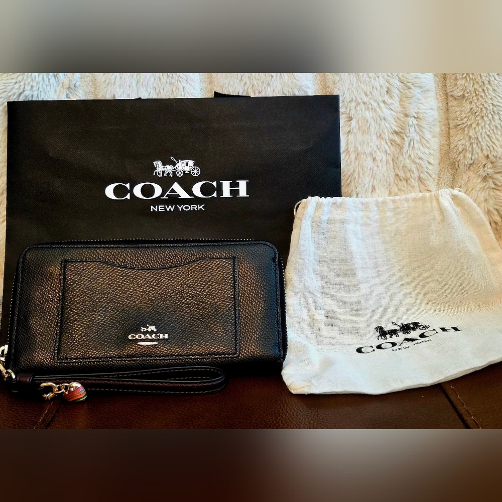 Coach Black Textured Leather Accordion Wristlet Wallet w/Dustbag & Shopping Bag